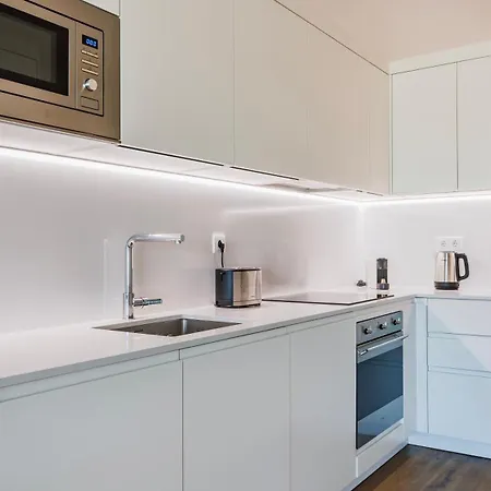 Apartment Soft Modern Flat With Pool & Gym By Lovelystay