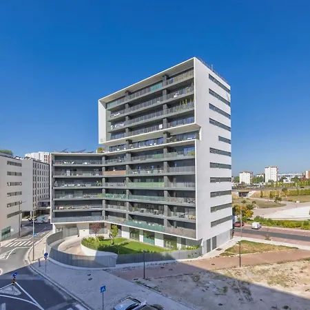 Apartment Soft Modern Flat With Pool & Gym By Lovelystay Lisbon