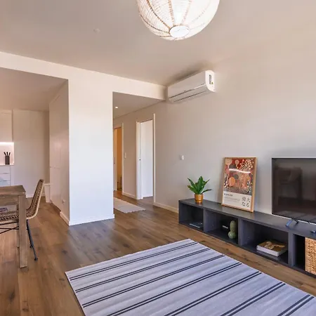 Soft Modern Flat With Pool & Gym By Lovelystay Lisboa