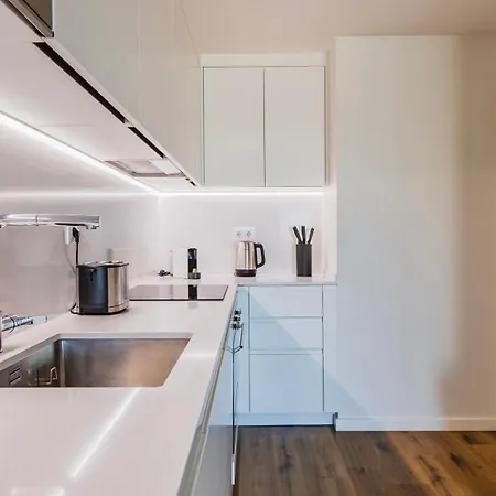 Soft Modern Flat With Pool & Gym By Lovelystay *