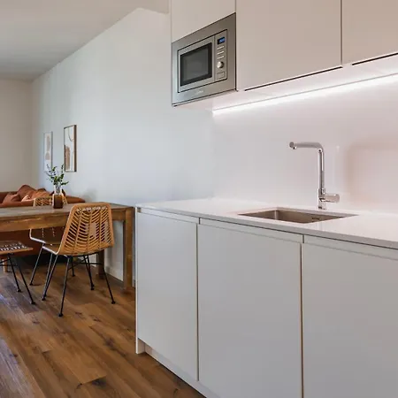 Soft Modern Flat With Pool & Gym By Lovelystay Lisboa