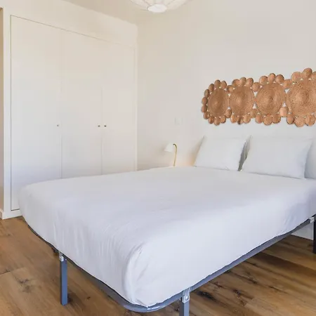 Soft Modern Flat With Pool & Gym By Lovelystay شقة Lisboa