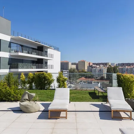 Soft Modern Flat With Pool & Gym By Lovelystay