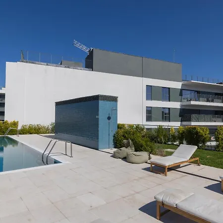 Soft Modern Flat With Pool & Gym By Lovelystay Lisbon