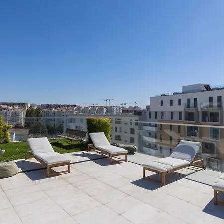 Apartment Soft Modern Flat With Pool & Gym By Lovelystay
