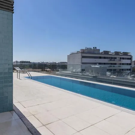 Soft Modern Flat With Pool & Gym By Lovelystay *