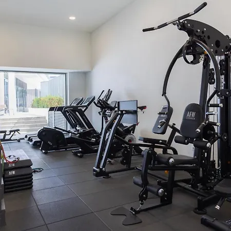 Soft Modern Flat With Pool & Gym By Lovelystay