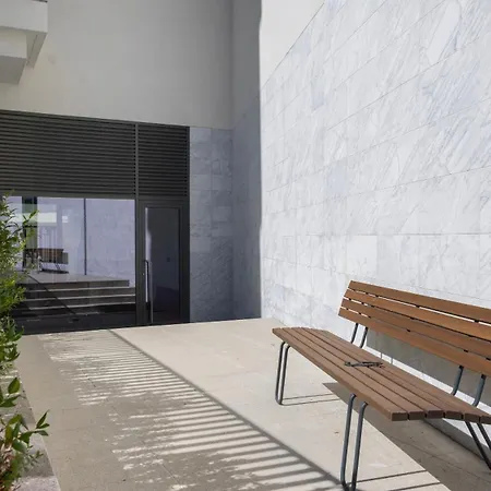 Soft Modern Flat With Pool & Gym By Lovelystay